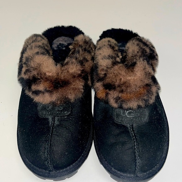 Ugg black leather / suede slippers , mules , slides size 6 - Picture 1 of 8